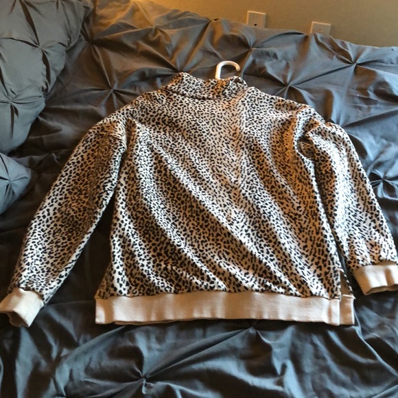 Brickyard buffalo Cheetah Joggers Lounge Set - Picture 6 of 7